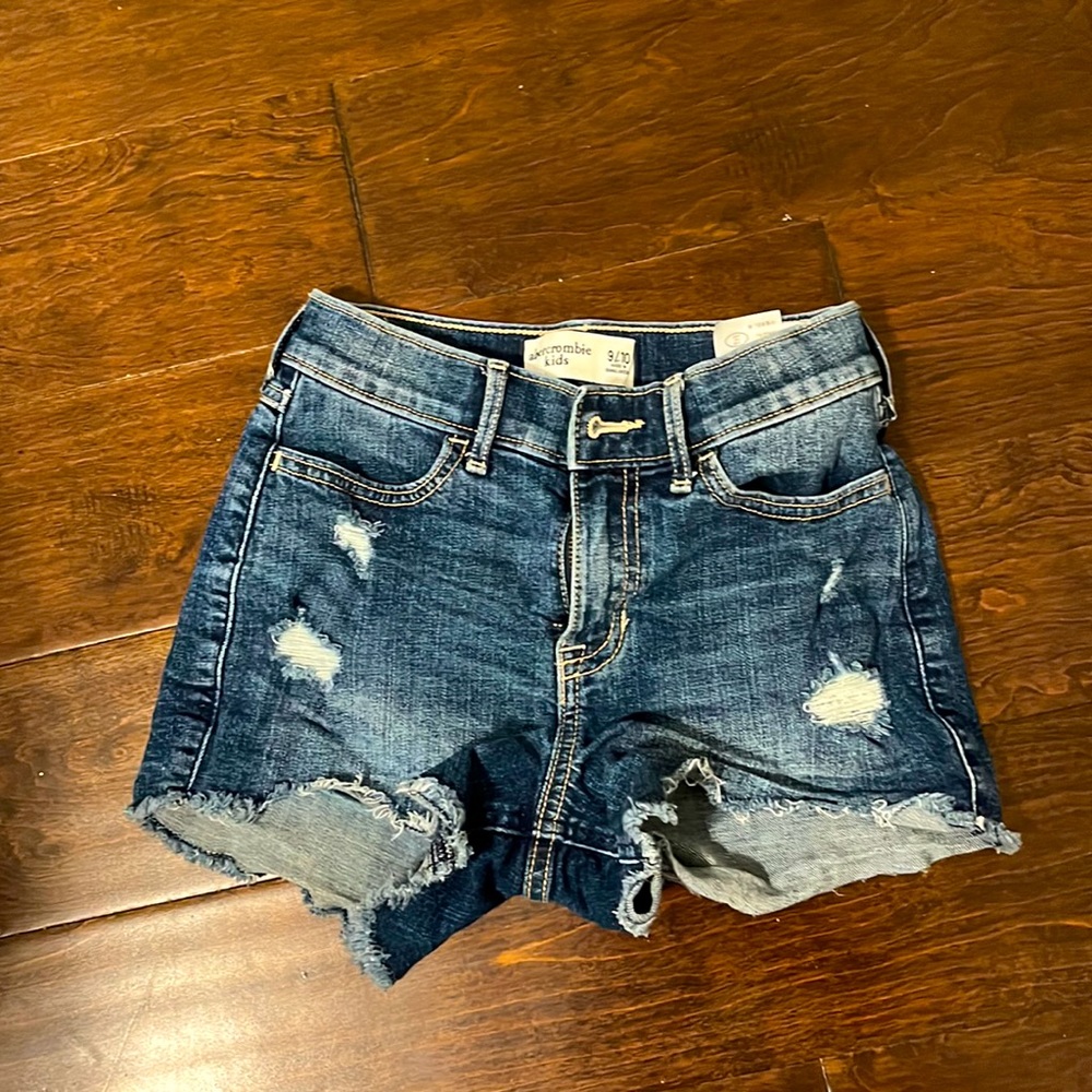Abercrombie Kids 9/10 frayed shorts with rips